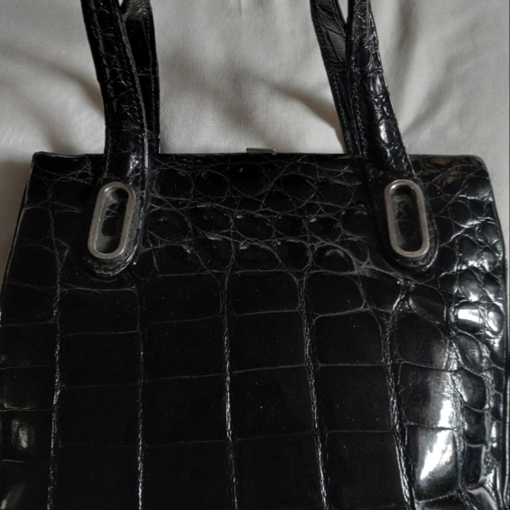 Dexklusiv vintage croc satchel.